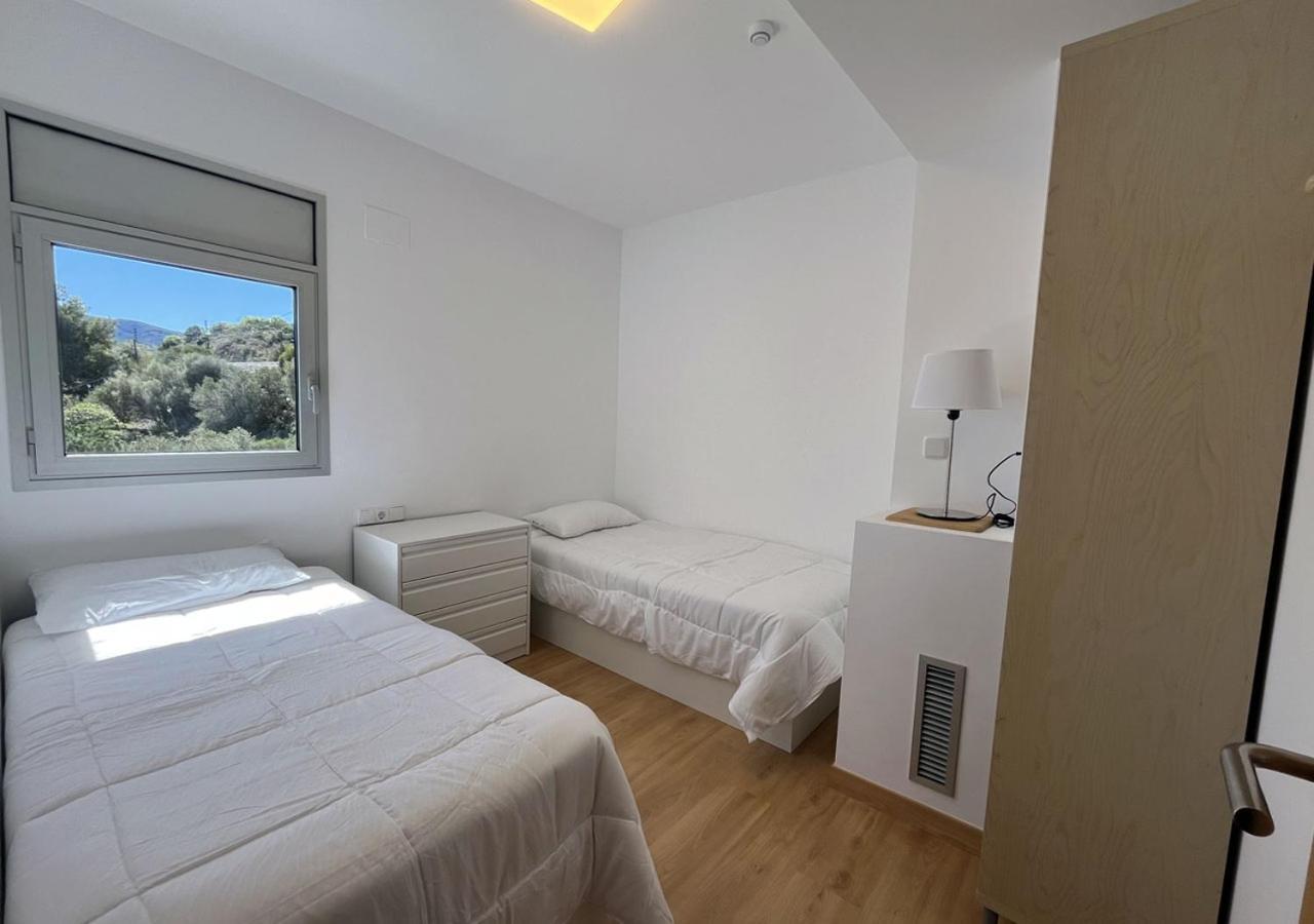 2-Bedroom Brand New Apartment Steps From The Beach Llanca Luaran gambar