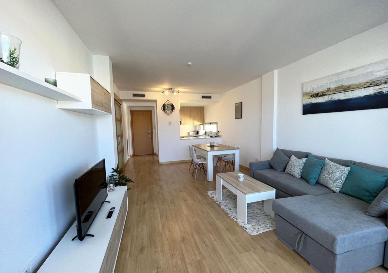 2-Bedroom Brand New Apartment Steps From The Beach Llanca Luaran gambar