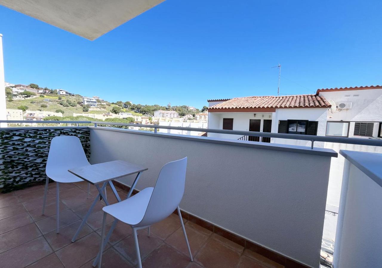 2-Bedroom Brand New Apartment Steps From The Beach Llanca Luaran gambar