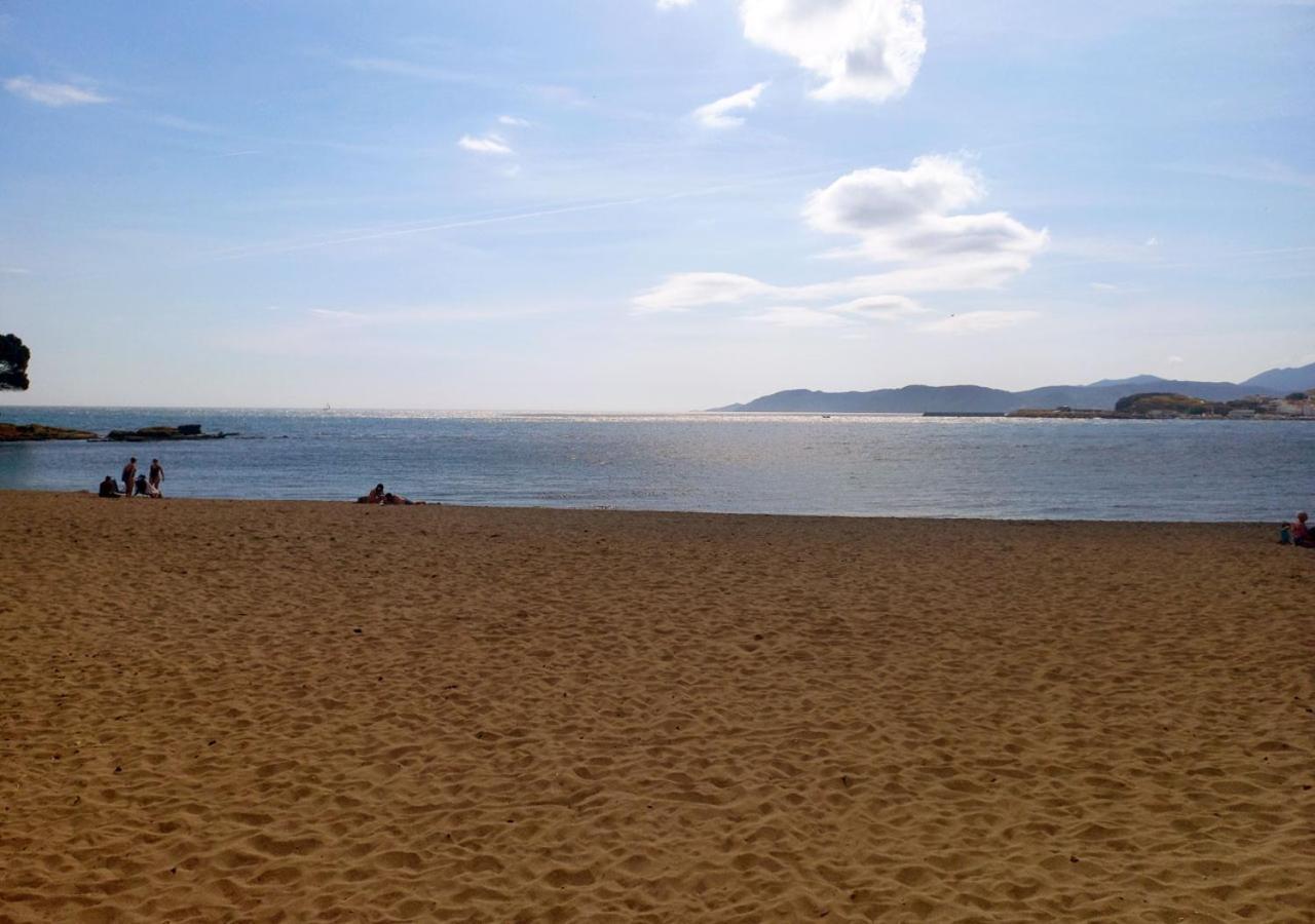 2-Bedroom Brand New Apartment Steps From The Beach Llanca Luaran gambar