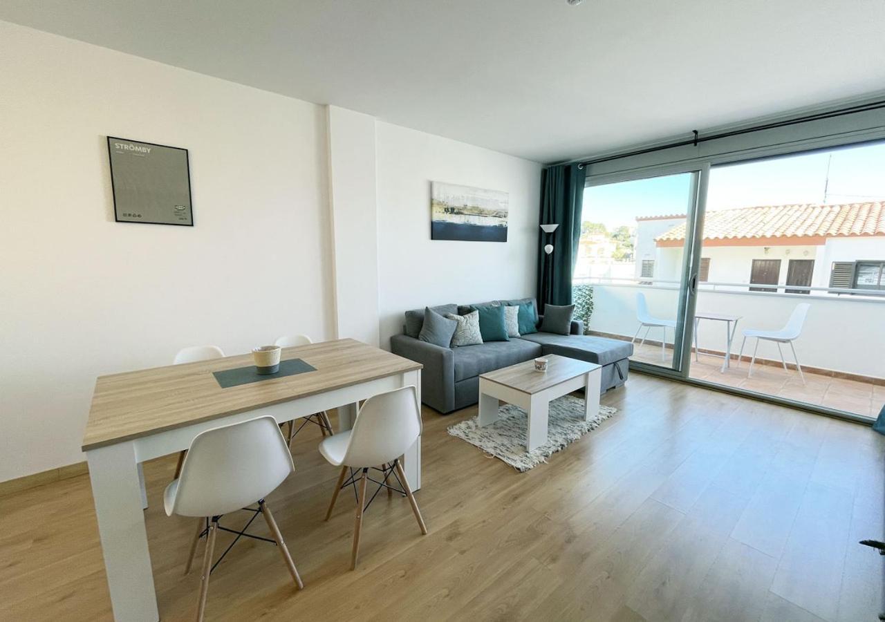 2-Bedroom Brand New Apartment Steps From The Beach Llanca Luaran gambar