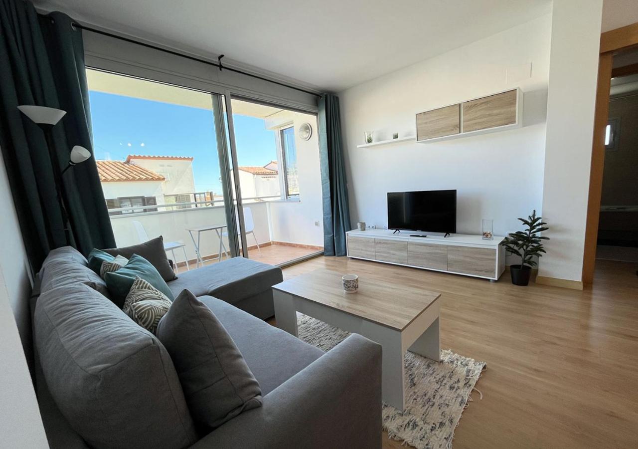 2-Bedroom Brand New Apartment Steps From The Beach Llanca Luaran gambar